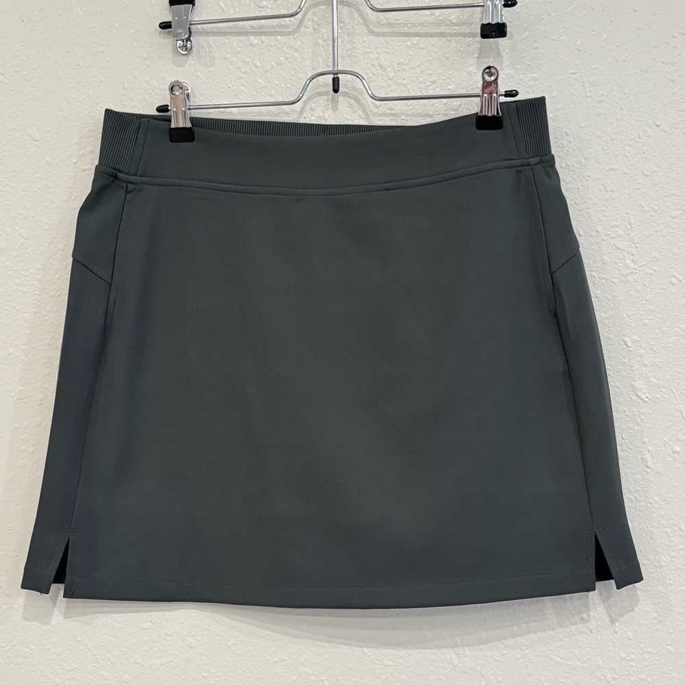 32 Cool Light Forest Green Mini Skirt with Shorts AND Pockets!! Size M